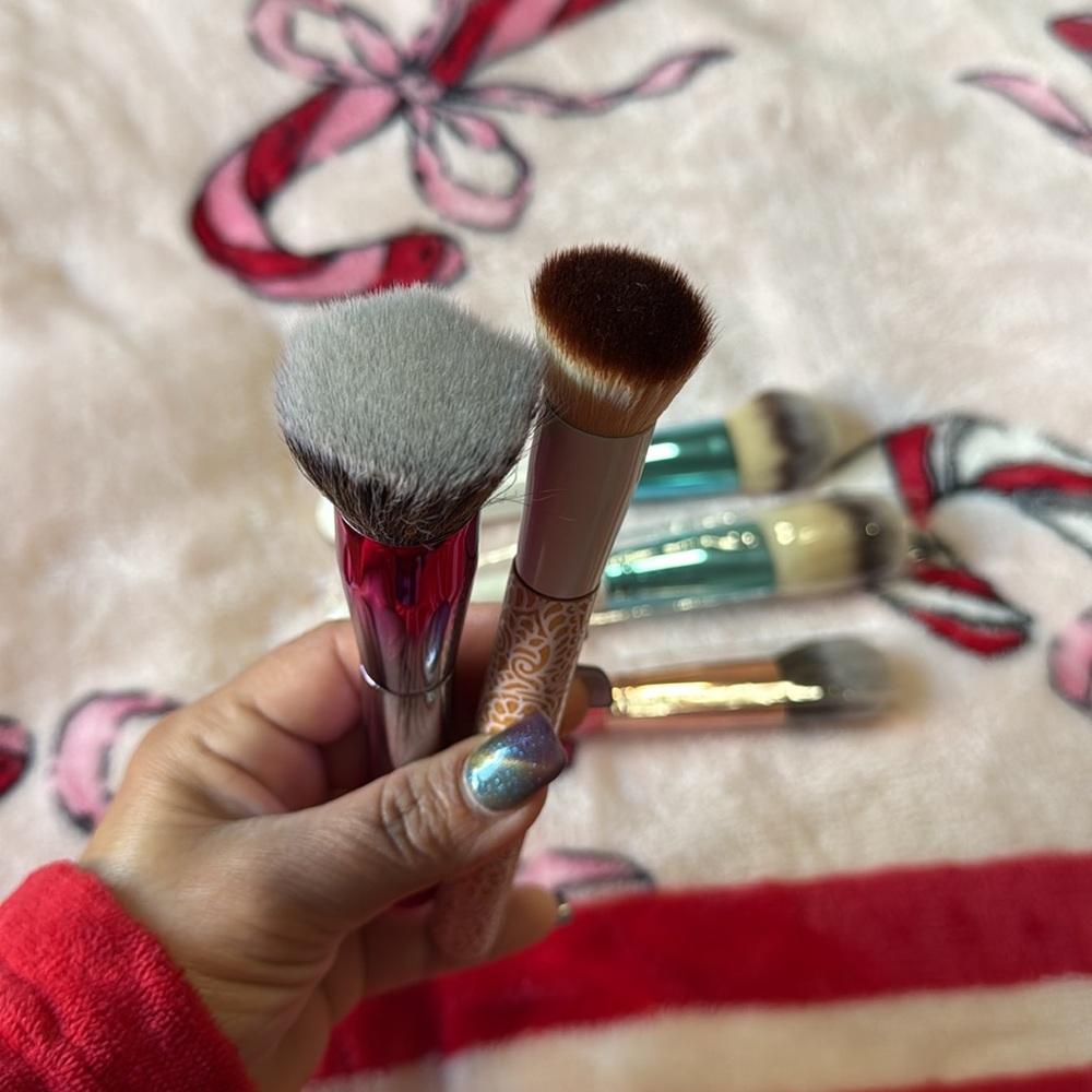 5 face brushes - Picture 2 of 3